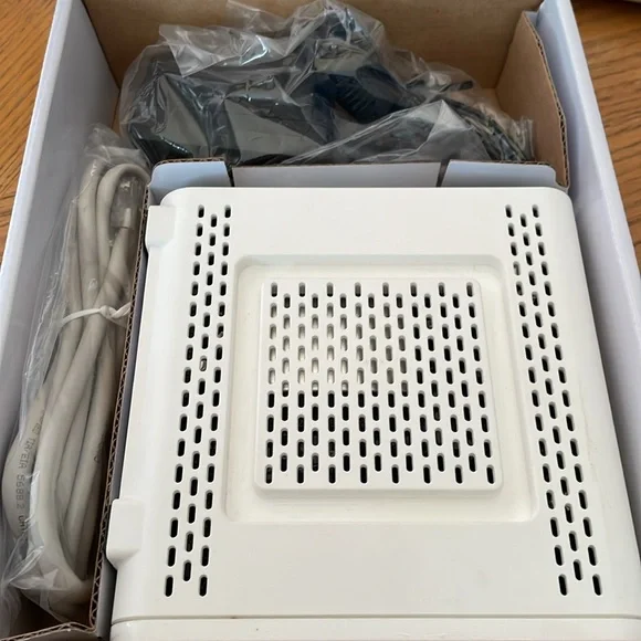 SB6190 SURFboard Cable Modem DOCSIS 3.0 1.4 GBPS - Picture 3 of 9